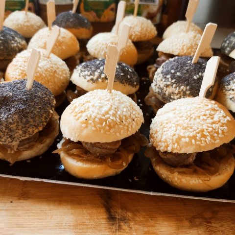 Mini burger confit d'oignons-saucisse